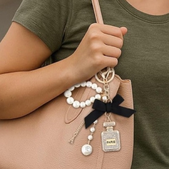 Accessories - 💎 Paris Luxe Perfume Charm Keychain NWT
